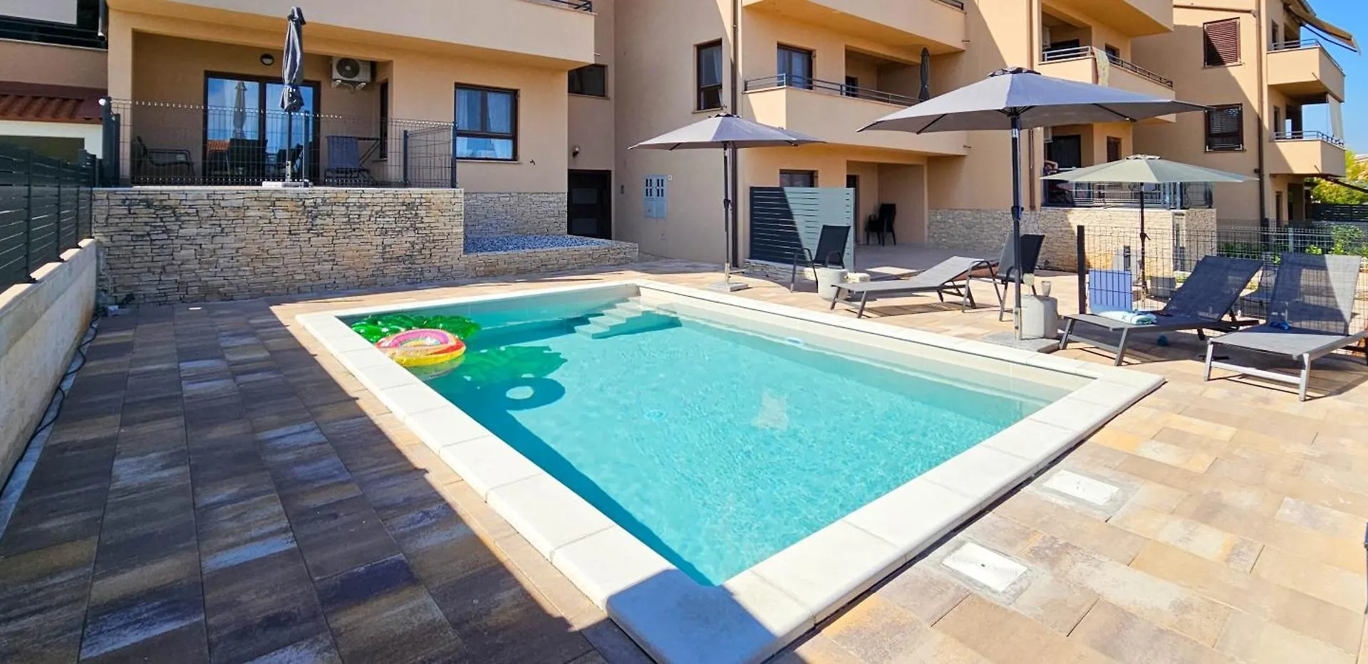 Apartment Bluemare B7 With Shared Pool Liznjan