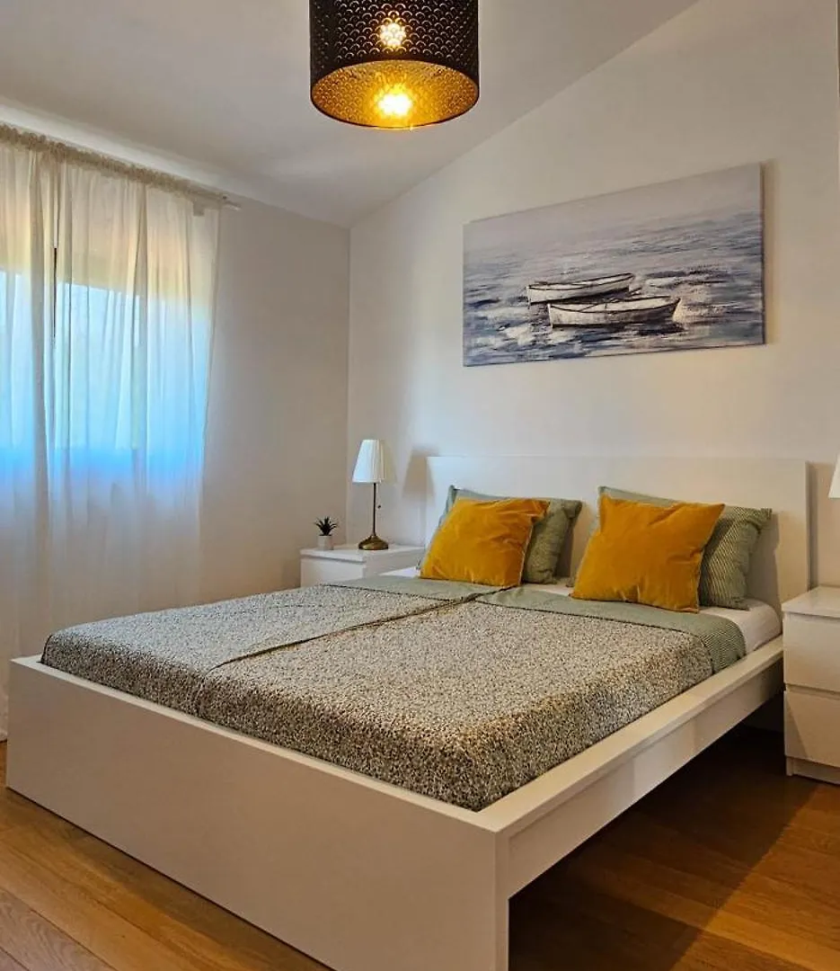 Apartment Bluemare B7 With Shared Pool Liznjan
