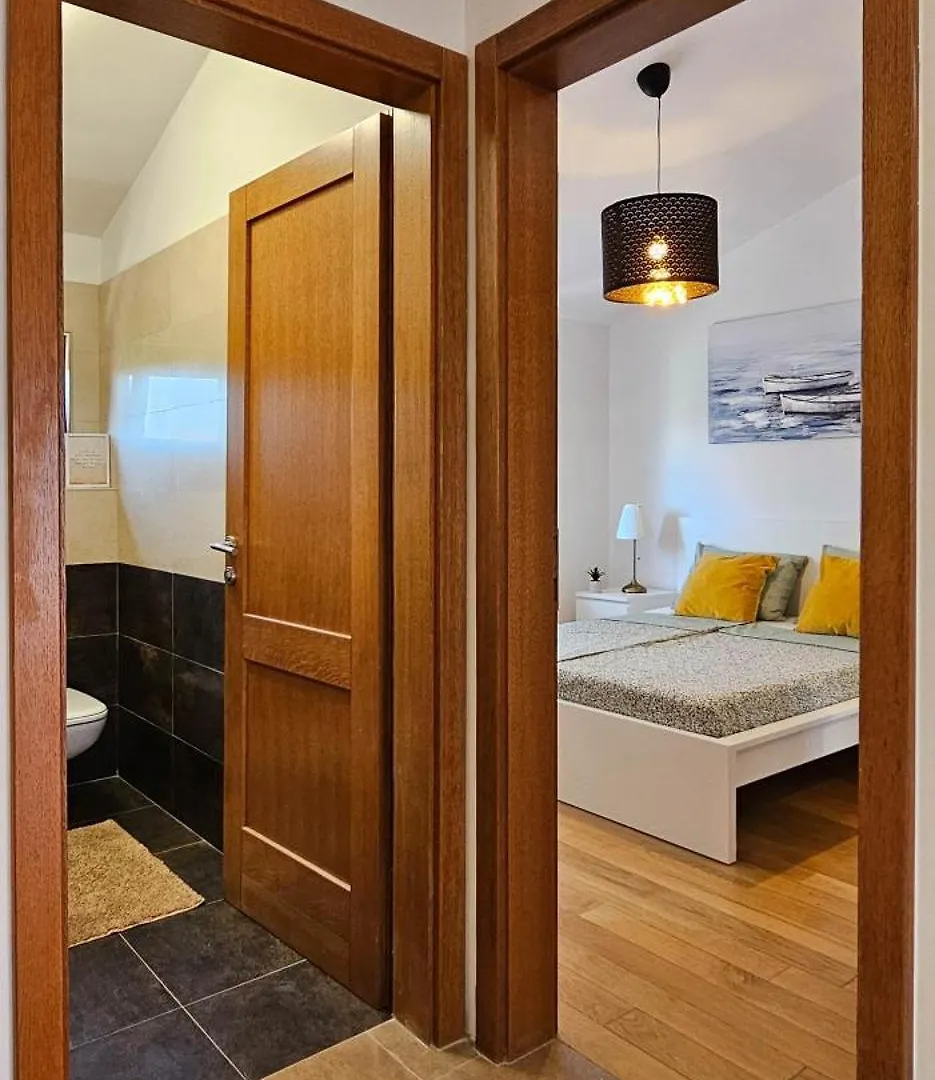 Apartment Bluemare B7 With Shared Pool Liznjan