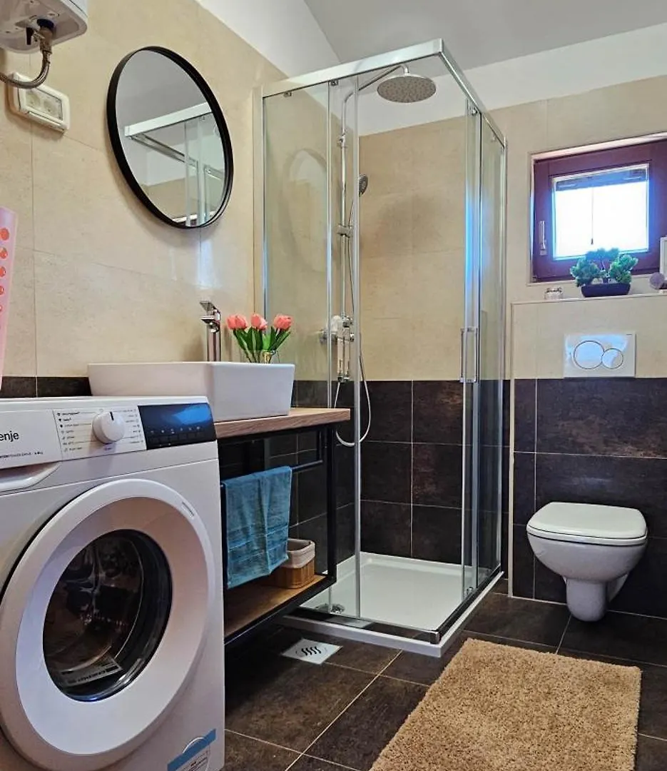 Apartment Bluemare B7 With Shared Pool Liznjan