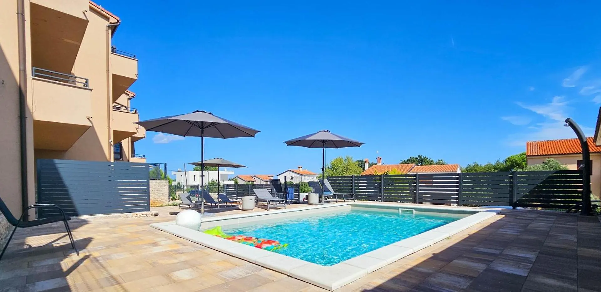 Apartment Bluemare B7 With Shared Pool Liznjan