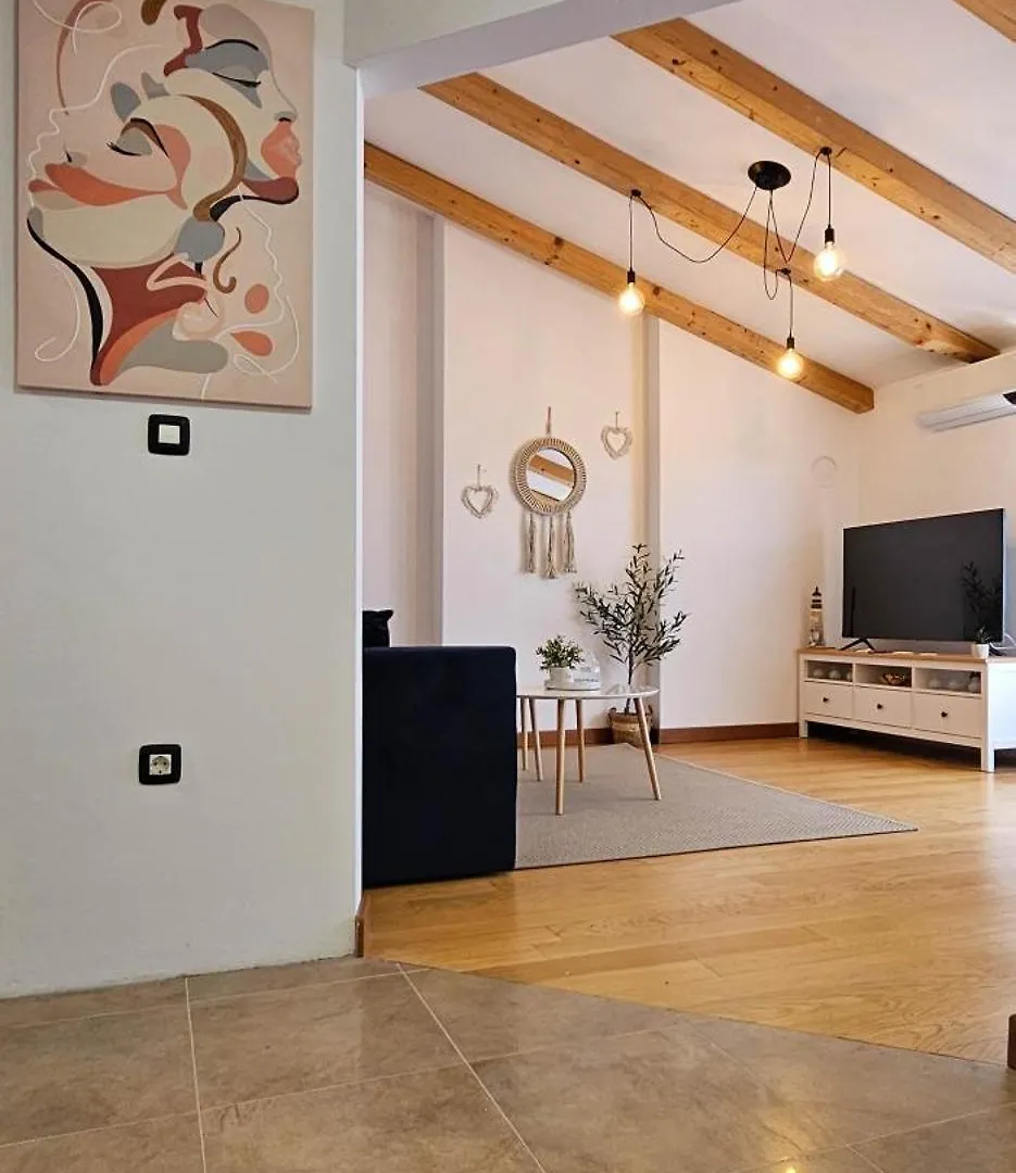 Apartment Bluemare B7 With Shared Pool Liznjan 0*,